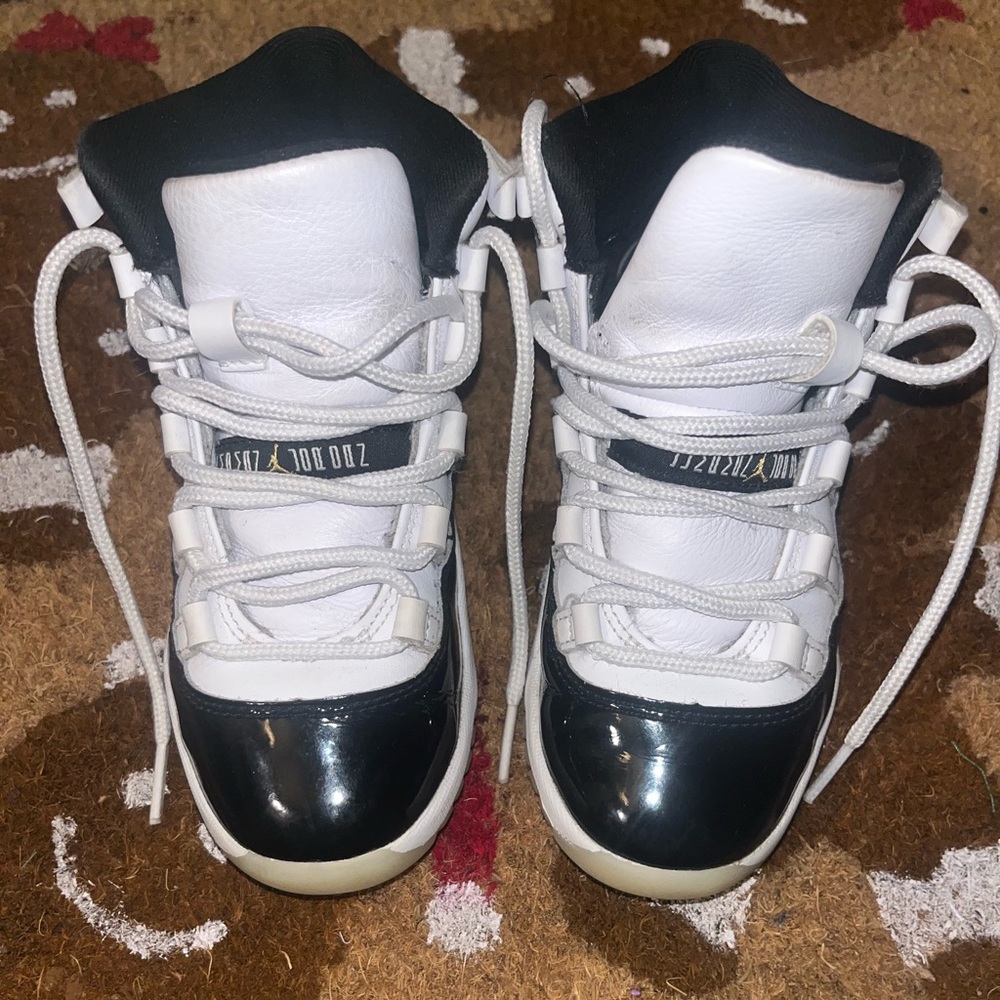 Used Boys Jordan 11 Retro  Size 13C